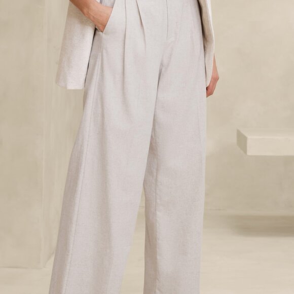 Banana Linen-Blend Wide-Leg Pleated Trouser- Size 10 - Picture 9 of 12